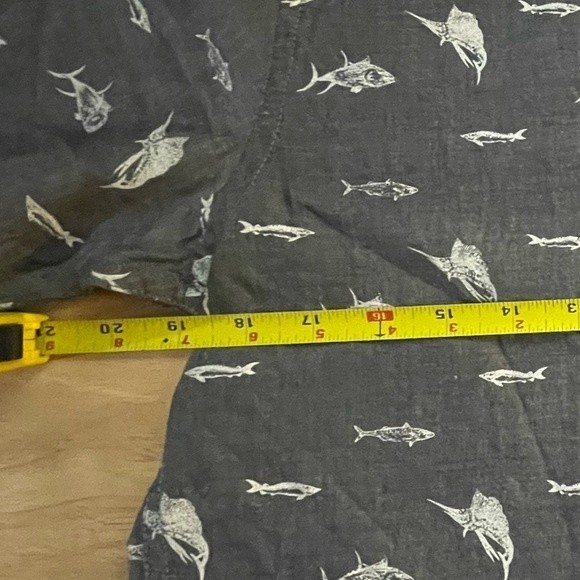 Free Nature Button Up Short Sleeve Shirt Gray White Fish Print - Picture 2 of 12